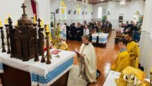 Bênção do altar da igreja Sagrada Família na comunidade de Vila Oficinas